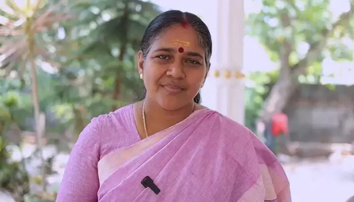 ശബരിമല സ്വര്ണക്കൊള്ള കേസില് മുഖ്യമന്ത്രിയെ ചോദ്യം ചെയ്യണം; തൊണ്ടി മുതല് പോലും കണ്ടെത്താനാവാത്ത സാഹചര്യത്തില് സിബിഐക്ക് അന്വേഷണം കൈമാറാന് കോടതി മുന്കൈയെടുക്കണമെന്നും ശോഭാ സുരേന്ദ്രന് ശബരിമല സ്വര്ണക്കൊള്ള കേസില് മുഖ്യമന്ത്രിയെ ചോദ്യം ചെയ്യണം; തൊണ്ടി മുതല് പോലും കണ്ടെത്താനാവാത്ത സാഹചര്യത്തില് സിബിഐക്ക് അന്വേഷണം കൈമാറാന് കോടതി മുന്കൈയെടുക്കണമെന്നും ശോഭാ സുരേന്ദ്രന്