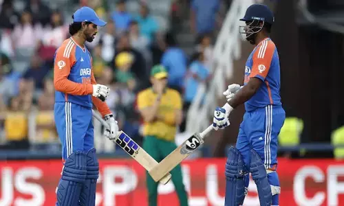 തിലക് വർമ്മ ടുക്-ടുക് കളിക്കുമ്പോൾ സഞ്ജു എന്തിന് പുറത്ത്?; സ്കോറിങ് വേഗതയെ ട്രോളി സോഷ്യൽ മീഡിയ; മലയാളി താരത്തിന് വേണ്ടി മുറവിളി കൂട്ടി ആരാധകർ