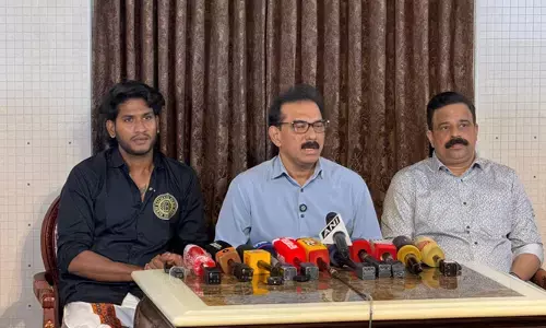 കോണ്‍ഗ്രസിനെ കൈവിട്ട് അഖില്‍ മാരാര്‍ ട്വന്റി 20യില്‍; ഞാന്‍ പോണോ വേണ്ടയോ എന്ന് ചിന്തിക്കേണ്ടത് കോണ്‍ഗ്രസായിരുന്നു: വി.ഡി.സതീശനെ വെല്ലുവിളിച്ച് സാബു ജേക്കബിന്റെ തണലില്‍ ബിഗ് ബോസ് ജേതാവ്; കൊട്ടാരക്കരയില്‍ എന്‍ഡിഎ സ്ഥാനാര്‍ത്ഥിയായി മാരാര്‍ വന്നാല്‍ കളി മാറുമോ?