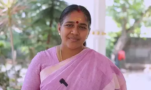 ശബരിമല സ്വര്‍ണക്കൊള്ള കേസില്‍ മുഖ്യമന്ത്രിയെ ചോദ്യം ചെയ്യണം; തൊണ്ടി മുതല്‍ പോലും കണ്ടെത്താനാവാത്ത സാഹചര്യത്തില്‍ സിബിഐക്ക് അന്വേഷണം കൈമാറാന്‍ കോടതി മുന്‍കൈയെടുക്കണമെന്നും ശോഭാ സുരേന്ദ്രന്‍