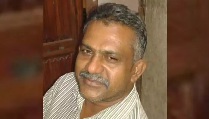 ഓവര് ടേക്ക് ചെയ്യുന്നതിനിടെ സ്വകാര്യ ബസ് സ്കൂട്ടറില് തട്ടി; റോഡിലേക്ക് തെറിച്ചു വീണ് സ്കൂട്ടര് യാത്രികന് ദാരുണാന്ത്യം ഓവര് ടേക്ക് ചെയ്യുന്നതിനിടെ സ്വകാര്യ ബസ് സ്കൂട്ടറില് തട്ടി; റോഡിലേക്ക് തെറിച്ചു വീണ് സ്കൂട്ടര് യാത്രികന് ദാരുണാന്ത്യം