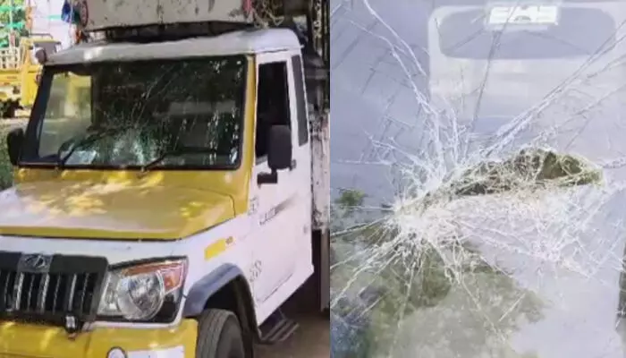 അടി തടയാൻ ശ്രമിക്കവേ ബിയർ കുപ്പി കൊണ്ട് ഒന്നും നോക്കാതെ കുത്തി; ഓട്ടം പോകാൻ തയാറാകാത്തതിന് തുടർന്ന് ഓട്ടോറിക്ഷ ഡ്രൈവർക്ക് നേരെ ആക്രമണം; നാല് പേരെ അറസ്റ്റ് ചെയ്ത് പോലീസ് അടി തടയാൻ ശ്രമിക്കവേ ബിയർ കുപ്പി കൊണ്ട് ഒന്നും നോക്കാതെ കുത്തി; ഓട്ടം പോകാൻ തയാറാകാത്തതിന് തുടർന്ന് ഓട്ടോറിക്ഷ ഡ്രൈവർക്ക് നേരെ ആക്രമണം; നാല് പേരെ അറസ്റ്റ് ചെയ്ത് പോലീസ്