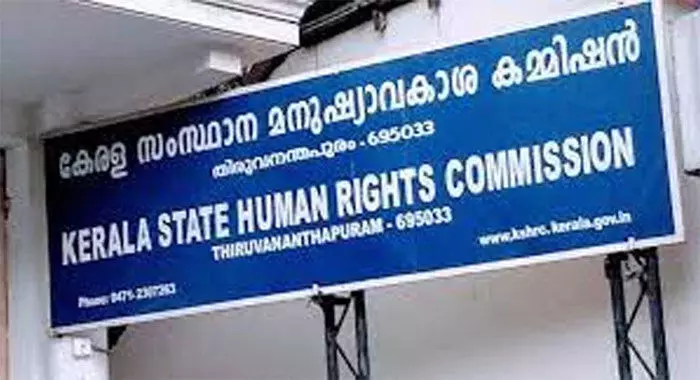 ശസ്ത്രക്രിയയ്ക്കിടെ വയറ്റില് കത്രിക മറന്നുവെച്ചു; ആലപ്പുഴ മെഡിക്കല് കോളേജിനെതിരെ മനുഷ്യാവകാശ കമ്മീഷന് കേസെടുത്തു ശസ്ത്രക്രിയയ്ക്കിടെ വയറ്റില് കത്രിക മറന്നുവെച്ചു; ആലപ്പുഴ മെഡിക്കല് കോളേജിനെതിരെ മനുഷ്യാവകാശ കമ്മീഷന് കേസെടുത്തു