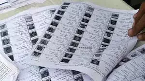 ലോക്സഭയിലെ വോട്ടര് പട്ടികയേക്കാള് വോട്ടര്മാരുടെ എണ്ണം കുറഞ്ഞു; നിയമസഭാ വോട്ടര് പട്ടികയേക്കാള് എണ്ണം കൂടി; നിയമസഭാ തിരഞ്ഞടുപ്പിനുള്ള അന്തിമ വോട്ടര് പട്ടിക ശനിയാഴ്ച ലോക്സഭയിലെ വോട്ടര് പട്ടികയേക്കാള് വോട്ടര്മാരുടെ എണ്ണം കുറഞ്ഞു; നിയമസഭാ വോട്ടര് പട്ടികയേക്കാള് എണ്ണം കൂടി; നിയമസഭാ തിരഞ്ഞടുപ്പിനുള്ള അന്തിമ വോട്ടര് പട്ടിക ശനിയാഴ്ച