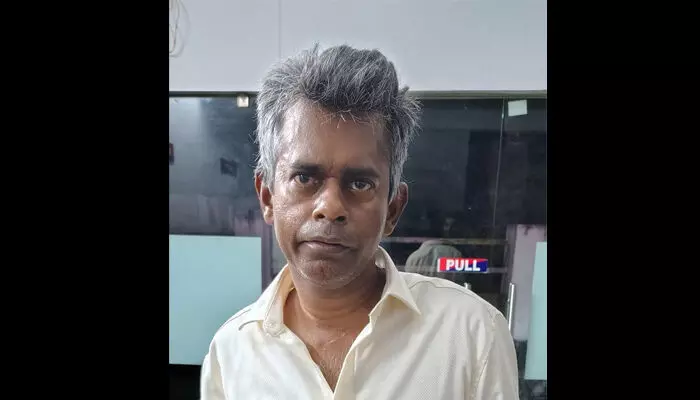 ഒന്പതാം ക്ലാസ്സ് വിദ്യാര്ത്ഥിനിയോട് ബസ്സില് ലൈംഗിക അതിക്രമം: പ്രതി പിടിയില് ഒന്പതാം ക്ലാസ്സ് വിദ്യാര്ത്ഥിനിയോട് ബസ്സില് ലൈംഗിക അതിക്രമം: പ്രതി പിടിയില്