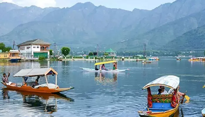 ജമ്മു-കശ്മീരില് സഞ്ചാരികളുടെ വരവില് കുതിപ്പ് ജമ്മു-കശ്മീരില് സഞ്ചാരികളുടെ വരവില് കുതിപ്പ്