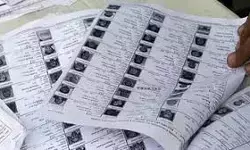 ലോക്സഭയിലെ വോട്ടര് പട്ടികയേക്കാള് വോട്ടര്മാരുടെ എണ്ണം കുറഞ്ഞു; നിയമസഭാ വോട്ടര് പട്ടികയേക്കാള് എണ്ണം കൂടി; നിയമസഭാ തിരഞ്ഞടുപ്പിനുള്ള അന്തിമ വോട്ടര് പട്ടിക ശനിയാഴ്ച ലോക്സഭയിലെ വോട്ടര് പട്ടികയേക്കാള് വോട്ടര്മാരുടെ എണ്ണം കുറഞ്ഞു; നിയമസഭാ വോട്ടര് പട്ടികയേക്കാള് എണ്ണം കൂടി; നിയമസഭാ തിരഞ്ഞടുപ്പിനുള്ള അന്തിമ വോട്ടര് പട്ടിക ശനിയാഴ്ച