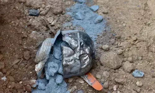 പാനൂരില്‍ വീട് നിര്‍മ്മാണത്തിനായി മണ്ണ് നീക്കുന്നതിനിടെ സ്റ്റീല്‍ ബോംബ് പൊട്ടിത്തെറിച്ചു; ലോറി ഡ്രൈവര്‍ക്ക് പരുക്കേറ്റു