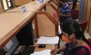 സര്‍ക്കാര്‍ ജീവനക്കാര്‍ക്കും പെന്‍ഷന്‍കാര്‍ക്കും ആശ്വാസം; 10% ഡി.എ കുടിശ്ശിക കൂടി അനുവദിച്ചു; മാര്‍ച്ചിലെ ശമ്പളം 32% ഡി.എ നിരക്കില്‍