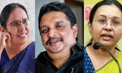 അന്ന് ടീച്ചറമ്മ മാലാഖയും വീണ ജോര്‍ജ് കള്ളിയങ്കാട്ട് നീലിയുമായി, ഇന്ന് വീണ ജോര്‍ജ് ഉള്ളില്‍ ചിരിക്കുന്നുണ്ടാകും; വണ്ടാനം മെഡിക്കല്‍ കോളേജ് വിവാദത്തില്‍ സര്‍ക്കാരിനെതിരെ ആഞ്ഞടിച്ച് ഷിബു ബേബി ജോണ്‍