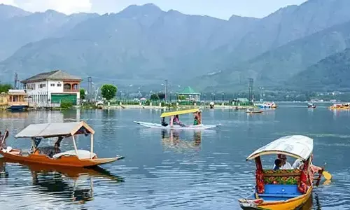 ജമ്മു-കശ്മീരില്‍ സഞ്ചാരികളുടെ വരവില്‍ കുതിപ്പ്