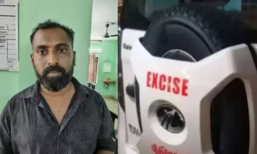 കാറിന്റെ വരവിൽ തന്നെ സംശയം; പിടിച്ചുനിർത്തി പരിശോധിച്ചപ്പോൾ മുഴുവൻ ഗോവ ടച്ച്; എക്സൈസിന്റെ വലയിൽ കുടുങ്ങിയത് ജിജോ കാറിന്റെ വരവിൽ തന്നെ സംശയം; പിടിച്ചുനിർത്തി പരിശോധിച്ചപ്പോൾ മുഴുവൻ ഗോവ ടച്ച്; എക്സൈസിന്റെ വലയിൽ കുടുങ്ങിയത് ജിജോ