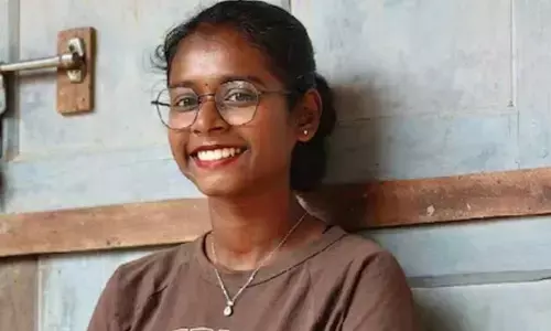 പരിപാടി കഴിഞ്ഞ് മടങ്ങവേ വാന്‍ മരത്തിലിടിച്ചു; നാടന്‍പാട്ട് ഗായികയ്ക്ക് ദാരുണാന്ത്യം