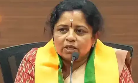 മഹിളാ കോണ്‍ഗ്രസ് നേതാവ് ആര്‍ രശ്മി ബിജെപിയില്‍; അംഗത്വം നല്‍കി രാജീവ് ചന്ദ്രശേഖര്‍