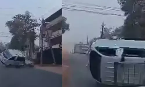 ഓടിക്കൊണ്ടിരിക്കുന്ന കാറിന്റെ ടയര്‍ പൊട്ടി; നിയന്ത്രണം നഷ്ടമായ കാര്‍ ഓട്ടോ ടാക്സിയിലിടിച്ചു; മൂന്ന് പേര്‍ക്ക് പരിക്ക്