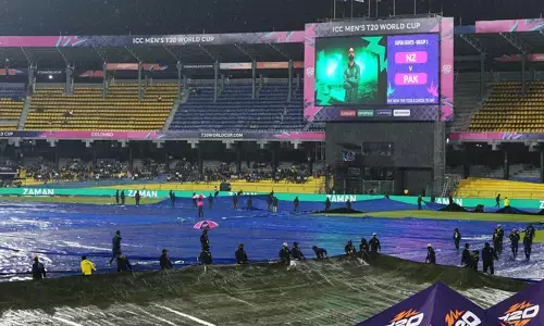 പാകിസ്ഥാൻ-ന്യൂസിലൻഡ് പോരാട്ടം മഴ കൊണ്ടുപോയി; ഇരു ടീമുകളും പോയിന്റ് പങ്കിട്ടു; മഴ വില്ലനായതോടെ പാകിസ്ഥാന്റെ സെമി സാധ്യതകൾക്ക് മുകളിൽ കരിനിഴൽ; ഇനി ഇംഗ്ലണ്ടിനെതിരെ അഗ്നിപരീക്ഷ