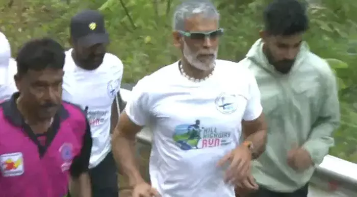 മലയോര ഹൈവേയില് ആവേശമായി ഹില് ഹൈവേ റണ്; മിലിന്ദ് സോമനൊപ്പം ഓടി കട്ടപ്പന മലയോര ഹൈവേയില് ആവേശമായി ഹില് ഹൈവേ റണ്; മിലിന്ദ് സോമനൊപ്പം ഓടി കട്ടപ്പന