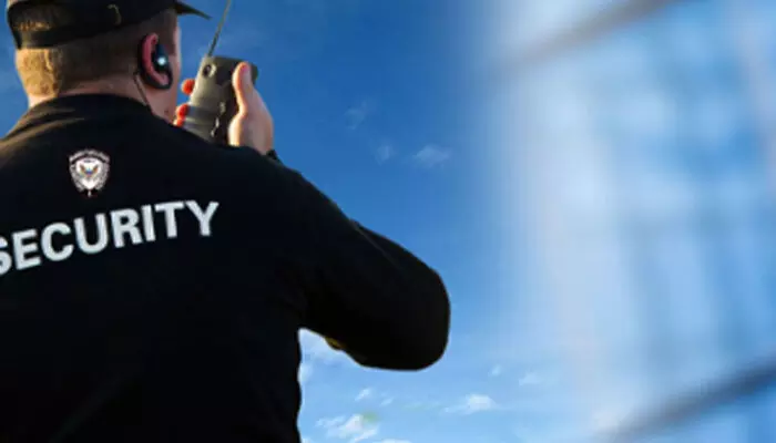 നിങ്ങൾ ധൈര്യമായി..പോയിട്ട് വാ..; നല്ല വിശ്വസ്തനായ സെക്യൂരിറ്റിയെന്ന് വിചാരിച്ച് ഫ്ലാറ്റ് വൃത്തിയാക്കാൻ ഏൽപ്പിച്ചു; തിരികെ വന്നപ്പോൾ ലോക്കറിലെ കാഴ്ചയിൽ ഞെട്ടൽ നിങ്ങൾ ധൈര്യമായി..പോയിട്ട് വാ..; നല്ല വിശ്വസ്തനായ സെക്യൂരിറ്റിയെന്ന് വിചാരിച്ച് ഫ്ലാറ്റ് വൃത്തിയാക്കാൻ ഏൽപ്പിച്ചു; തിരികെ വന്നപ്പോൾ ലോക്കറിലെ കാഴ്ചയിൽ ഞെട്ടൽ