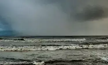 സംസ്ഥാനത്ത് മഴ കനക്കുന്നു; പത്തനംതിട്ട, കോട്ടയം, ഇടുക്കി ജില്ലകളില്‍ മഞ്ഞ അലര്‍ട്ട്; കടല്‍ പ്രക്ഷുബ്ധമായേക്കും