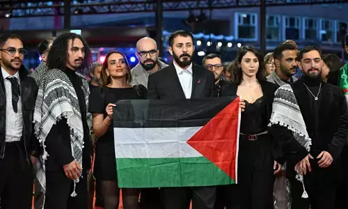 ബെർലിൻ ചലച്ചിത്രമേളയിൽ പലസ്തീൻ ഐക്യദാർഢ്യം: ഗാസയിലെ വംശഹത്യക്കെതിരെ സംവിധായകരുടെ പ്രതിഷേധം; ജർമൻ സർക്കാരിനെതിരെ രൂക്ഷവിമർശനവുമായി പുരസ്കാര ജേതാക്കൾ