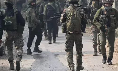 കിഷ്ത്വാറിലെ മലയടിവാരത്തെ ഒളിത്താവളം തകര്‍ത്തു; മണ്‍വീട്ടില്‍ ഒളിച്ചിരുന്ന് വെടിവെച്ച രണ്ട് ഭീകരരെ വധിച്ച് സുരക്ഷ സേന; വന്‍ ആയുധശേഖരവും പിടിച്ചെടുത്തു