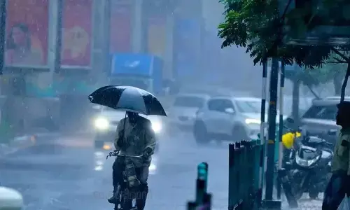 ന്യൂനമര്ദ്ദം ശക്തിപ്രാപിച്ചു; വ്യാഴാഴ്ച വരെ പരക്കെ മഴയ്ക്ക് സാധ്യത ന്യൂനമര്ദ്ദം ശക്തിപ്രാപിച്ചു; വ്യാഴാഴ്ച വരെ പരക്കെ മഴയ്ക്ക് സാധ്യത