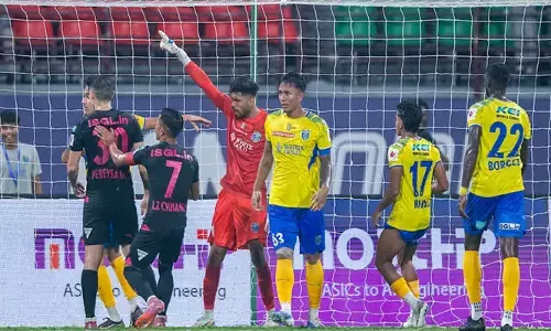 കൊച്ചിയില്‍ മഞ്ഞപ്പടയെ ഞെട്ടിച്ച് ചാംഗ്‌തെ; ബ്ലാസ്റ്റേഴ്‌സിന് തുടര്‍ച്ചയായ രണ്ടാം തോല്‍വി; മുംബൈ സിറ്റിയോട് വീണത് സ്വന്തം കാണികള്‍ക്ക് മുന്നില്‍