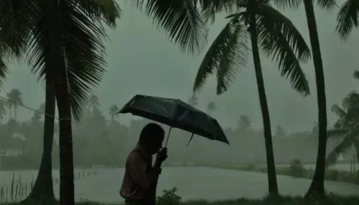 ചൂടിന് തെല്ലൊരു ആശ്വാസം; അടുത്ത മൂന്ന് മണിക്കൂറിൽ പത്ത് ജില്ലകളിൽ മഴ പെയ്യും; 40 കിലോമീറ്റർ വേഗതയിൽ ശക്തമായ കാറ്റിനും സാധ്യത; ജാഗ്രത മുന്നറിയിപ്പ് നൽകി അധികൃതർ ചൂടിന് തെല്ലൊരു ആശ്വാസം; അടുത്ത മൂന്ന് മണിക്കൂറിൽ പത്ത് ജില്ലകളിൽ മഴ പെയ്യും; 40 കിലോമീറ്റർ വേഗതയിൽ ശക്തമായ കാറ്റിനും സാധ്യത; ജാഗ്രത മുന്നറിയിപ്പ് നൽകി അധികൃതർ