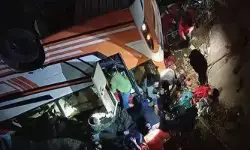 വണ്ടിയുടെ നിയന്ത്രണം തെറ്റിയതും നേരെ മറിഞ്ഞ് വീണത് ത്രിശൂലി നദിയിലേക്ക്; നേപ്പാളിനെ ഞെട്ടിച്ച് ബസ് അപകടം; പതിനെട്ട് പേർക്ക് ദാരുണാന്ത്യം; പരിക്കേറ്റവർ ആശുപത്രിയിൽ