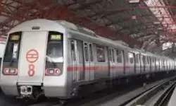 ഡല്ഹി ബനേഗ ഖലിസ്ഥാന്; മെട്രോ സ്റ്റേഷനുകളില് ബോംബ് ഭീഷണി; സുരക്ഷ ശക്തമാക്കിയെന്ന് അധികൃതര് ഡല്ഹി ബനേഗ ഖലിസ്ഥാന്; മെട്രോ സ്റ്റേഷനുകളില് ബോംബ് ഭീഷണി; സുരക്ഷ ശക്തമാക്കിയെന്ന് അധികൃതര്