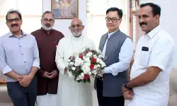 കേന്ദ്രമന്ത്രി കിരണ് റിജിജു സിറോ മലബാര് സഭാ ആസ്ഥാനത്ത്; ക്രൈസ്തവര്ക്ക് അതിന്യൂനപക്ഷ പദവി നല്കണമെന്ന് ആര്ച്ച് ബിഷപ്പ് കേന്ദ്രമന്ത്രി കിരണ് റിജിജു സിറോ മലബാര് സഭാ ആസ്ഥാനത്ത്; ക്രൈസ്തവര്ക്ക് അതിന്യൂനപക്ഷ പദവി നല്കണമെന്ന് ആര്ച്ച് ബിഷപ്പ്