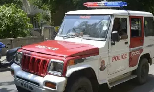 അമ്മ ഉറക്കഗുളിക നൽകി മയക്കി, പിന്നാലെ സുഹൃത്ത് പീഡിപ്പിച്ചു; 20-കാരി ഗർഭിണി; പീഡനത്തിന് ഒത്താശ ചെയ്ത അമ്മയ്ക്കും 50കാരനായ പ്രതിക്കുമായി തിരച്ചിൽ ഊർജ്ജിതമാക്കി പോലീസ്