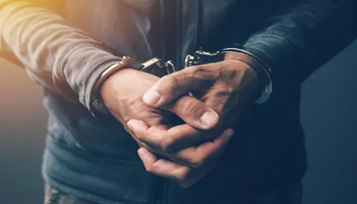 കൃഷിയിടത്തിലെ വിളകള്ക്കൊപ്പം കഞ്ചാവും കറുപ്പ് ചെടികളും വളര്ത്തി; സഹോദരന്മാരായ യുവാക്കള് അറസ്റ്റില്: പോലിസ് റെയ്ഡില് പിടികൂടിയത് 11 കോടി രൂപ വിലമതിക്കുന്ന കഞ്ചാവും കറുപ്പും കൃഷിയിടത്തിലെ വിളകള്ക്കൊപ്പം കഞ്ചാവും കറുപ്പ് ചെടികളും വളര്ത്തി; സഹോദരന്മാരായ യുവാക്കള് അറസ്റ്റില്: പോലിസ് റെയ്ഡില് പിടികൂടിയത് 11 കോടി രൂപ വിലമതിക്കുന്ന കഞ്ചാവും കറുപ്പും