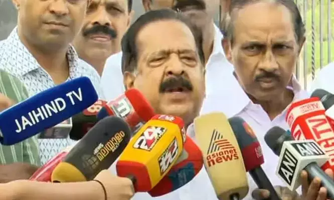 സ്വര്‍ണക്കൊള്ളയിലെ യഥാര്‍ഥ പ്രതി കടകംപള്ളി സുരേന്ദ്രന്‍ ഇവിടെ വിലസുന്നു; വി എന്‍ വാസവന്‍ അന്യന്‍ കളിക്കുന്നു;  പി. രാജീവിന്  സ്ഥലകാല വിഭ്രാന്തി; സര്‍ക്കാരിനെതിരെ വിമര്‍ശനവുമായി രമേശ് ചെന്നിത്തല