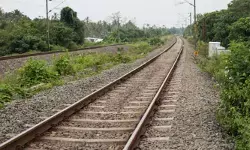 ഹീറോയാകാന്‍ നോക്കി വില്ലനായി! റെയില്‍വേ ട്രാക്കില്‍ സ്‌ഫോടക വസ്തു വെച്ച് പരിഭ്രാന്തി പരത്തിയ മുന്‍ സൈനികന്‍ അറസ്റ്റില്‍;  ജോലിയിലെ കരാര്‍ കാലാവധി നീട്ടാന്‍ മുഷ്താഖ് നടത്തിയത് വന്‍ നാടകം