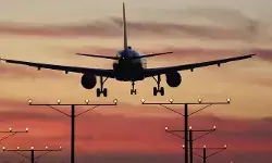 വിമാനം പറന്നുയര്‍ന്ന ഉടന്‍ എന്‍ജിനില്‍ തീപ്പൊരിയും പുകയും; ഡല്‍ഹിയില്‍നിന്ന് ലേയിലേക്ക് പുറപ്പെട്ട സ്പൈസ് ജെറ്റ് വിമാനം അടിയന്തരമായി തിരിച്ചിറക്കി