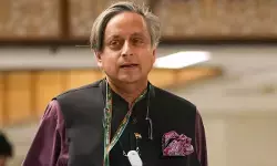 കേരളമൈറ്റ് എന്നത് ഒരു സൂക്ഷ്മജീവിയെപ്പോലെ, കേരളമീയൻ എന്നായാലോ ഒരു അപൂർവ്വ ധാതുവിനെപ്പോലെയും; സംസ്ഥാനത്തിന്റെ പേര് മാറ്റാനുള്ള ബിൽ പാസായതിന് പിന്നാലെ ചോദ്യവുമായി ശശി തരൂർ കേരളമൈറ്റ് എന്നത് ഒരു സൂക്ഷ്മജീവിയെപ്പോലെ, കേരളമീയൻ എന്നായാലോ ഒരു അപൂർവ്വ ധാതുവിനെപ്പോലെയും; സംസ്ഥാനത്തിന്റെ പേര് മാറ്റാനുള്ള ബിൽ പാസായതിന് പിന്നാലെ ചോദ്യവുമായി ശശി തരൂർ