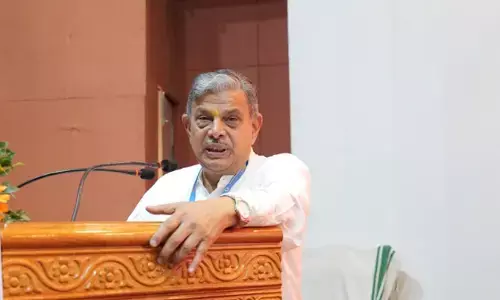 ഇന്ത്യയോ ഭാരതമോ? ആശയക്കുഴപ്പം പാശ്ചാത്യ ചിന്താഗതി കൊണ്ട്; ഹിന്ദുരാഷ്ട്രം മതരാഷ്ട്രമല്ലെന്ന് ദത്താത്രേയ ഹൊസബാളെ;   രാഷ്ട്രത്തിന്റെ ആധാരം സംസ്‌കൃതിയെന്ന് ആര്‍എസ്എസ് സര്‍കാര്യവാഹ്