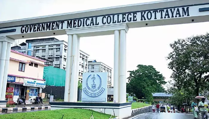 മെഡിക്കല് കോളേജിലെ ഡോക്ടര്മാരുടെ സമരം പത്താം ദിവസത്തിലേക്ക്; വീണ്ടും ചര്ച്ചയ്ക്കൊരുങ്ങി സര്ക്കാര് മെഡിക്കല് കോളേജിലെ ഡോക്ടര്മാരുടെ സമരം പത്താം ദിവസത്തിലേക്ക്; വീണ്ടും ചര്ച്ചയ്ക്കൊരുങ്ങി സര്ക്കാര്