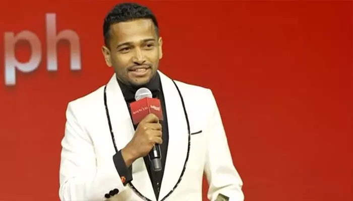 അവാർഡ് വേദിയിൽ ഐ ലവ് യു കേട്ട് ഞെട്ടി ബേസിൽ; പരിഭ്രമം കൊണ്ട് തിരിച്ചു പറഞ്ഞ മറുപടി വൈറൽ; പൊന്മാനിലെ പ്രകടനത്തിന് പുരസ്കാരം ഏറ്റുവാങ്ങിയ താരം സദസ്സിനെ ചിരിപ്പിച്ചത് ഇങ്ങനെ അവാർഡ് വേദിയിൽ ഐ ലവ് യു കേട്ട് ഞെട്ടി ബേസിൽ; പരിഭ്രമം കൊണ്ട് തിരിച്ചു പറഞ്ഞ മറുപടി വൈറൽ; പൊന്മാനിലെ പ്രകടനത്തിന് പുരസ്കാരം ഏറ്റുവാങ്ങിയ താരം സദസ്സിനെ ചിരിപ്പിച്ചത് ഇങ്ങനെ