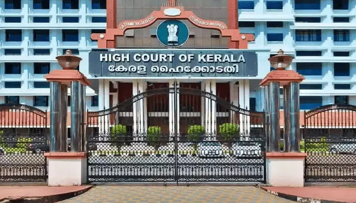 എയിംസ് വേണമെന്ന കേരളത്തിന്റെ ആവശ്യം നിസാരമായി കാണരുത്; രണ്ട് ആഴ്ചക്കകം പഠന റിപ്പോര്ട്ട് സമര്പ്പിക്കാന് കേന്ദ്രത്തിനോട് ഹൈക്കോടതി എയിംസ് വേണമെന്ന കേരളത്തിന്റെ ആവശ്യം നിസാരമായി കാണരുത്; രണ്ട് ആഴ്ചക്കകം പഠന റിപ്പോര്ട്ട് സമര്പ്പിക്കാന് കേന്ദ്രത്തിനോട് ഹൈക്കോടതി