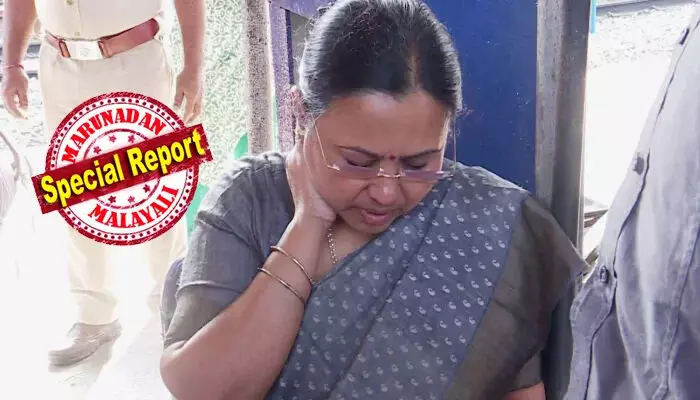 കണ്ണൂര് റെയില്വെ സ്റ്റേഷനില് കെ എസ് യു പ്രതിഷേധത്തിനിടെ മന്ത്രി വീണ ജോര്ജിന് പരിക്ക്; പ്രവര്ത്തകര് കയ്യേറ്റം ചെയ്തെന്ന് മന്ത്രി; കഴുത്തിനും കൈക്കും പരിക്ക്; സംഭവം കരിങ്കൊടി സമരത്തിനിടെ; മന്ത്രിയെ ജില്ലാ ആശുപത്രിയിലേക്ക് മാറ്റി; പ്രതിഷേധിക്കാം പക്ഷേ, കയ്യേറ്റം ചെയ്യുന്നത് അംഗീകരിക്കാനാവില്ലെന്നും ഒപ്പം ഉണ്ടായിരുന്ന സ്പീക്കര് എ.എന് ഷംസീര് കണ്ണൂര് റെയില്വെ സ്റ്റേഷനില് കെ എസ് യു പ്രതിഷേധത്തിനിടെ മന്ത്രി വീണ ജോര്ജിന് പരിക്ക്; പ്രവര്ത്തകര് കയ്യേറ്റം ചെയ്തെന്ന് മന്ത്രി; കഴുത്തിനും കൈക്കും പരിക്ക്; സംഭവം കരിങ്കൊടി സമരത്തിനിടെ; മന്ത്രിയെ ജില്ലാ ആശുപത്രിയിലേക്ക് മാറ്റി; പ്രതിഷേധിക്കാം പക്ഷേ, കയ്യേറ്റം ചെയ്യുന്നത് അംഗീകരിക്കാനാവില്ലെന്നും ഒപ്പം ഉണ്ടായിരുന്ന സ്പീക്കര് എ.എന് ഷംസീര്