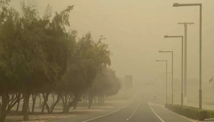 ശക്തമായ കാറ്റിനും പൊടിപടലങ്ങൾക്കും സാധ്യത; പുറത്തിറങ്ങുമ്പോൾ സൂക്ഷിക്കണം; ജാഗ്രത നിർദ്ദേശവുമായി ഖത്തർ കാലാവസ്ഥ വകുപ്പ് ശക്തമായ കാറ്റിനും പൊടിപടലങ്ങൾക്കും സാധ്യത; പുറത്തിറങ്ങുമ്പോൾ സൂക്ഷിക്കണം; ജാഗ്രത നിർദ്ദേശവുമായി ഖത്തർ കാലാവസ്ഥ വകുപ്പ്