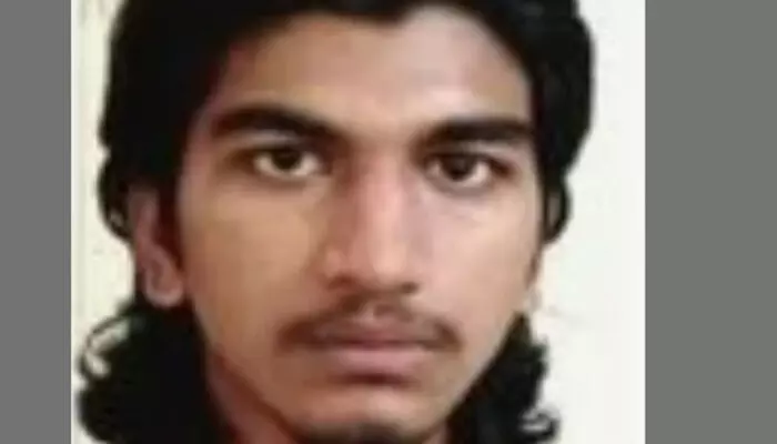 പോലീസ് വരുന്നത് കണ്ട് എല്ലാവരും ഓടി; ഉപേക്ഷിച്ച ബൈക്ക് നമ്പര് പരിശോധിച്ചപ്പോള് ഞെട്ടൽ; യുവാവിനെ കൈയ്യോടെ പൊക്കി പോലീസ് വരുന്നത് കണ്ട് എല്ലാവരും ഓടി; ഉപേക്ഷിച്ച ബൈക്ക് നമ്പര് പരിശോധിച്ചപ്പോള് ഞെട്ടൽ; യുവാവിനെ കൈയ്യോടെ പൊക്കി