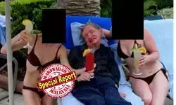 പ്രപഞ്ച രഹസ്യം തേടിയ ഹോക്കിംഗ് എപ്സ്റ്റീന്റെ വലയില് കുടുങ്ങിയോ? ബിക്കിനി സുന്ദരിമാര്ക്കൊപ്പം ചിരിച്ചുള്ള പുതിയ ചിത്രം പുറത്ത്; ഹോക്കിംഗിനായി സ്വന്തം ദ്വീപിന് ചുറ്റുമുളള കടലില് ഒരു അന്തര്വാഹിനി യാത്രയും എപ്സ്റ്റീന് ഒരുക്കി; എപ്സ്റ്റീന് ഫയലുകള് ശാസ്ത്രലോകത്തെയും ഞെട്ടിക്കുമ്പോള് പ്രപഞ്ച രഹസ്യം തേടിയ ഹോക്കിംഗ് എപ്സ്റ്റീന്റെ വലയില് കുടുങ്ങിയോ? ബിക്കിനി സുന്ദരിമാര്ക്കൊപ്പം ചിരിച്ചുള്ള പുതിയ ചിത്രം പുറത്ത്; ഹോക്കിംഗിനായി സ്വന്തം ദ്വീപിന് ചുറ്റുമുളള കടലില് ഒരു അന്തര്വാഹിനി യാത്രയും എപ്സ്റ്റീന് ഒരുക്കി; എപ്സ്റ്റീന് ഫയലുകള് ശാസ്ത്രലോകത്തെയും ഞെട്ടിക്കുമ്പോള്