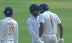 രഞ്ജി ട്രോഫി ഫൈനലിനിടെ കൈയാങ്കളി; സ്ലെഡ്ജിങ് അതിരുവിട്ടതോടെ കര്ണാടക താരത്തെ തലകൊണ്ട് ഇടിച്ച് ജമ്മു കശ്മീര് ക്യാപ്റ്റന് പരസ് ദോഗ്ര; മായങ്ക് അഗര്വാളുമായി വാക്ക്പോര്; ഒന്നാം ഇന്നിംഗ്സില് ജമ്മു കശ്മീര് കൂറ്റന് സ്കോറില് രഞ്ജി ട്രോഫി ഫൈനലിനിടെ കൈയാങ്കളി; സ്ലെഡ്ജിങ് അതിരുവിട്ടതോടെ കര്ണാടക താരത്തെ തലകൊണ്ട് ഇടിച്ച് ജമ്മു കശ്മീര് ക്യാപ്റ്റന് പരസ് ദോഗ്ര; മായങ്ക് അഗര്വാളുമായി വാക്ക്പോര്; ഒന്നാം ഇന്നിംഗ്സില് ജമ്മു കശ്മീര് കൂറ്റന് സ്കോറില്