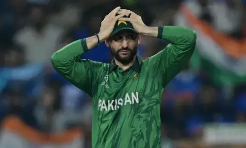 ഇംഗ്ലണ്ടിനോട് തോറ്റതോടെ സെമി സാധ്യതകൾ തുലാസിൽ; ടി20 ലോകകപ്പിൽ പാകിസ്ഥാന്റെ വിധി ഇനി ന്യൂസിലൻഡ്-ശ്രീലങ്ക മത്സരഫലത്തെയും നെറ്റ് റൺറേറ്റിനെയും ആശ്രയിച്ച്