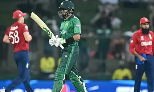 തലമുറയിലെ പ്രതിഭയെന്ന് വിശേഷണം; എന്നാല്‍ ടെസ്റ്റ് കളി നല്‍കിയത് ഡോട്ട് ബ്രാഡ്മാന്‍  എന്ന വിളിപ്പേര്; പാക്ക് ടീമിലെ ഇന്ത്യന്‍ ചാരന്‍ എന്ന് ആരാധകര്‍; ബാബര്‍ അസം പാക്ക് ടീമിന് ബാധ്യതയോ?  സാമൂഹ്യ മാധ്യമങ്ങളില്‍ ട്രോള്‍ മഴ