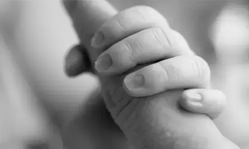 ഐ.വി ഡ്രിപ് നീക്കം ചെയ്യുന്നതിനിടെ ആറ് മാസം പ്രായമുള്ള കുഞ്ഞിന്റെ വിരലറ്റു; പൊലീസ് കേസെടുത്തു