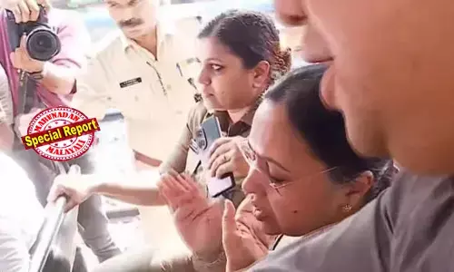 മന്ത്രി വീണ ജോര്‍ജിന്റെ കഴുത്തിന് ക്ഷതം; എം ആര്‍ ഐ സ്‌കാനിങ് വേണമെന്ന് മെഡിക്കല്‍ ബോര്‍ഡ്; പരിക്കേറ്റ സംഭവത്തില്‍ വധശ്രമത്തിന് കേസെടുത്തു; കെഎസ് യു ജില്ലാ പ്രസിഡന്റ് എം.സി. അതുല്‍ അടക്കം അഞ്ചുപേര്‍ അറസ്റ്റില്‍; ഇവരെ റെയില്‍വെ പൊലീസിന് കൈമാറും; പ്രവര്‍ത്തകര്‍ മന്ത്രിയെ കയ്യേറ്റം ചെയ്തിട്ടില്ലെന്ന വാദത്തില്‍ ഉറച്ച് കോണ്‍ഗ്രസ്